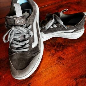 Vans Ultracush Ultrarange men 7, women 8.5